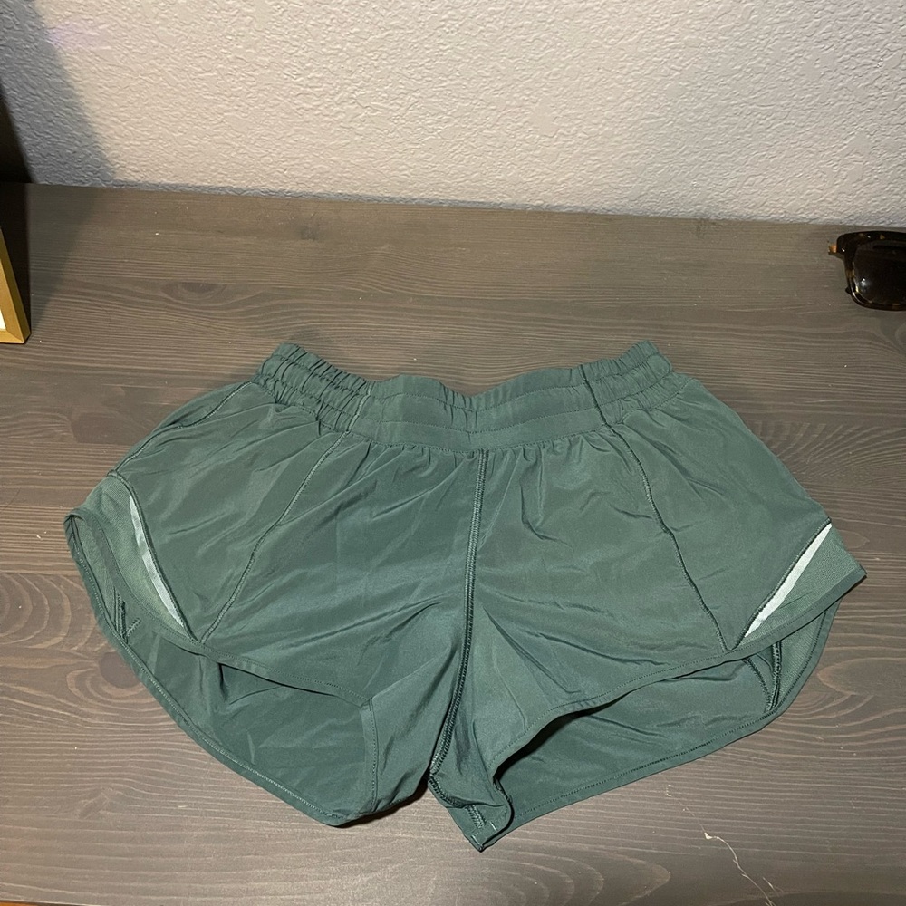 Lululemon Hotty Hot Shorts 2.5